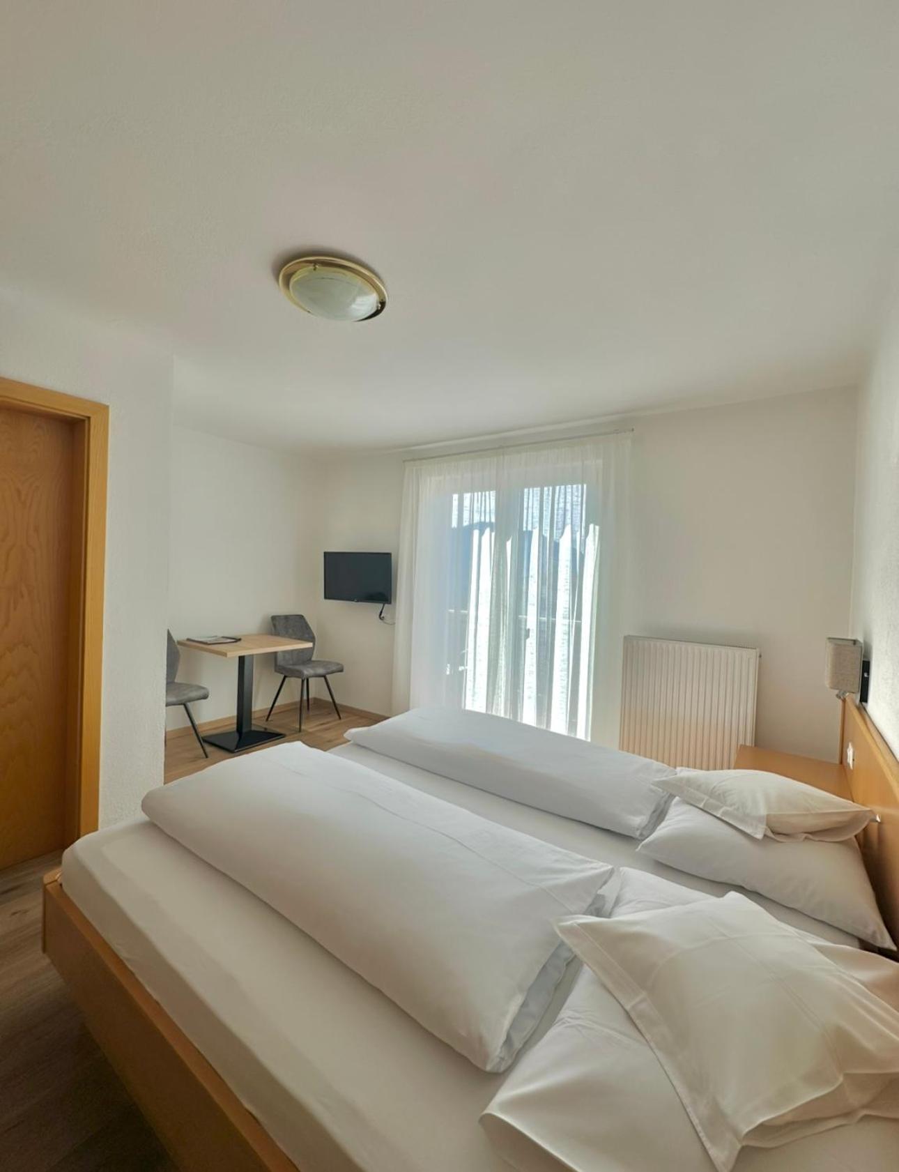 Garni Hotel Dorothea Dorf Tirol Exterior foto