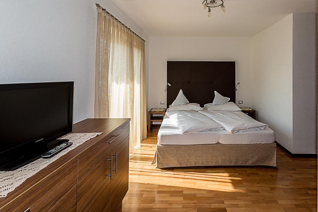 Garni Hotel Dorothea Dorf Tirol Exterior foto